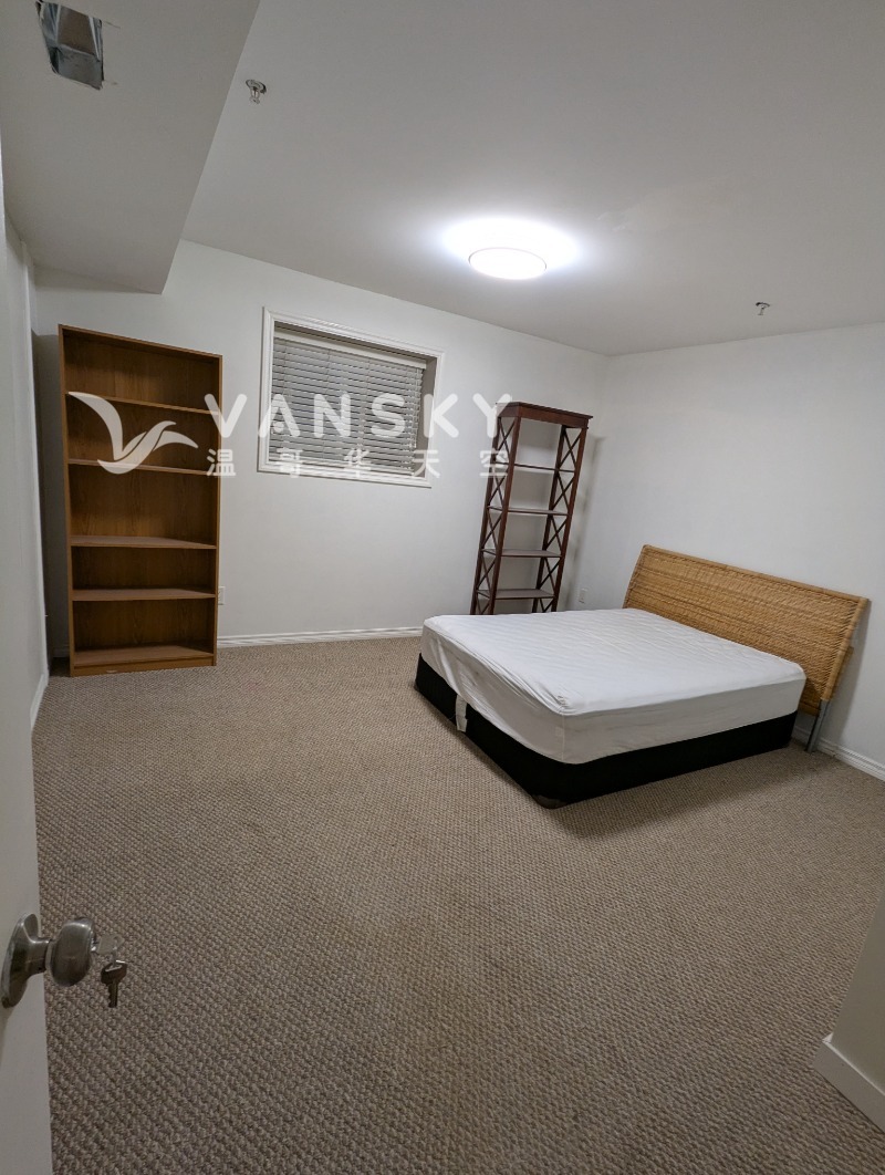 260815110617_house picsbedroom3.jpg